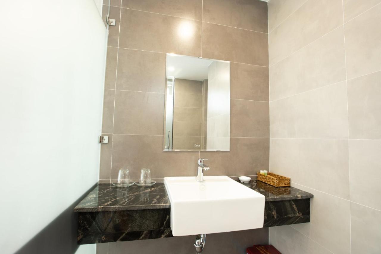 Que Huong Hotel Quy Nhon Exteriör bild